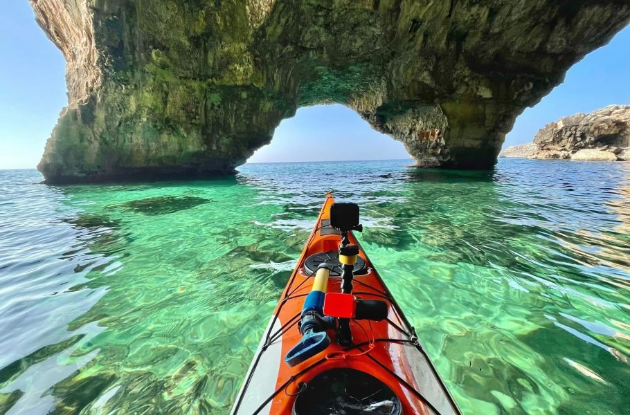 Grotta delle Tre Porte (Leuca) vista dal Kayak