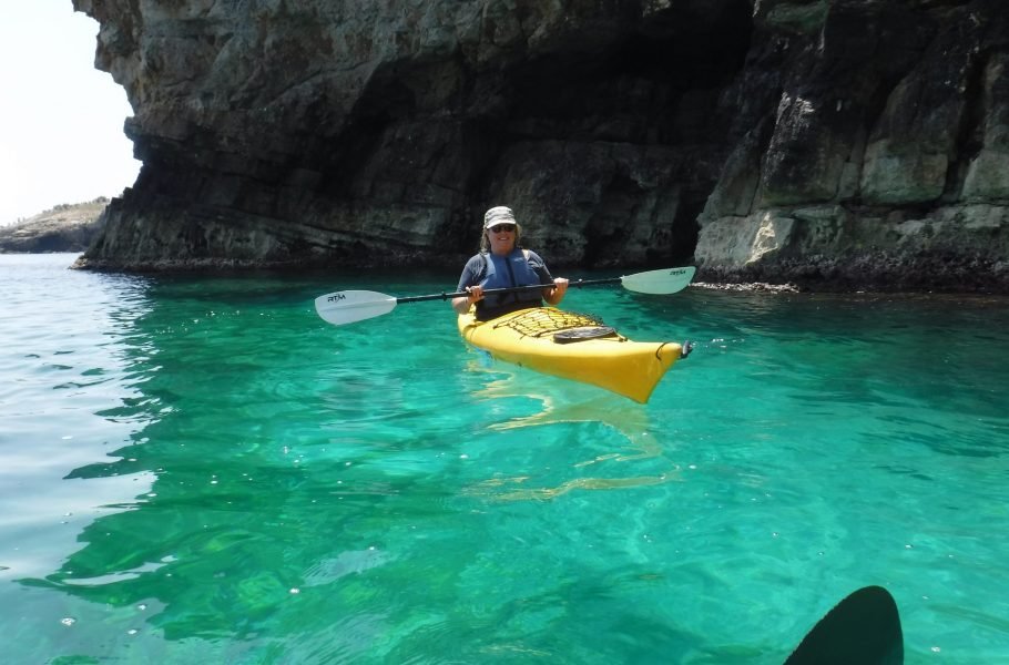 nel verde del mare di Polignano col kayak
